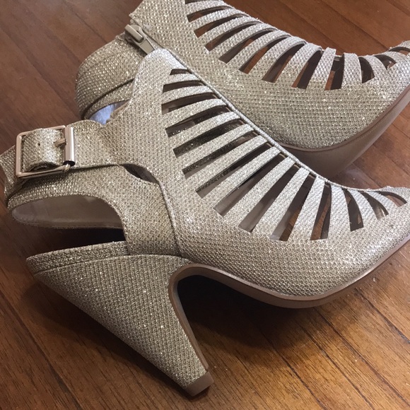 Heart in D Strappy Glitter Open-Toe Heels, Size 6 - Picture 7 of 17